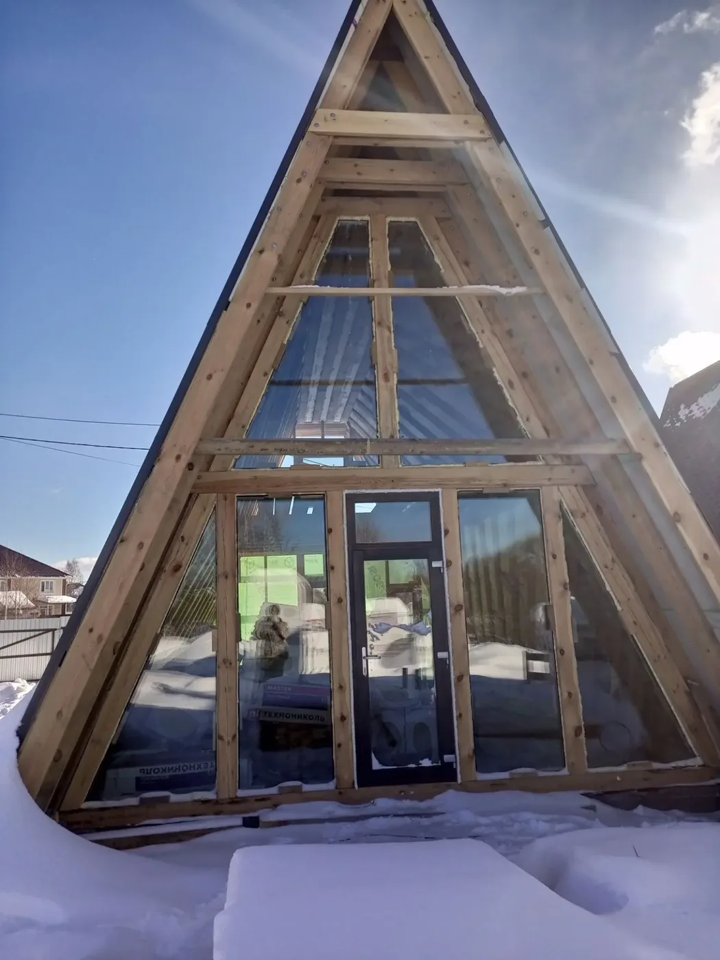 Остекление фронтона A-frame дома